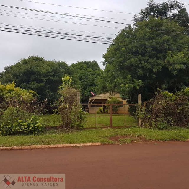 Terreno con Casita de Madera